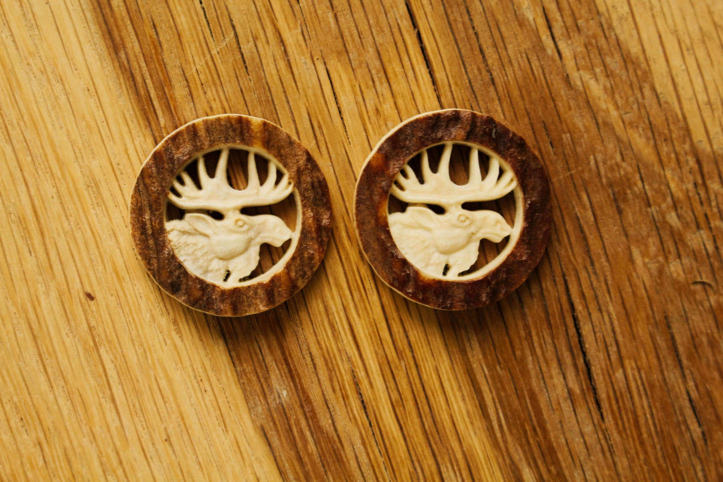 Embellished deer antler sewing buttons with engraved motif